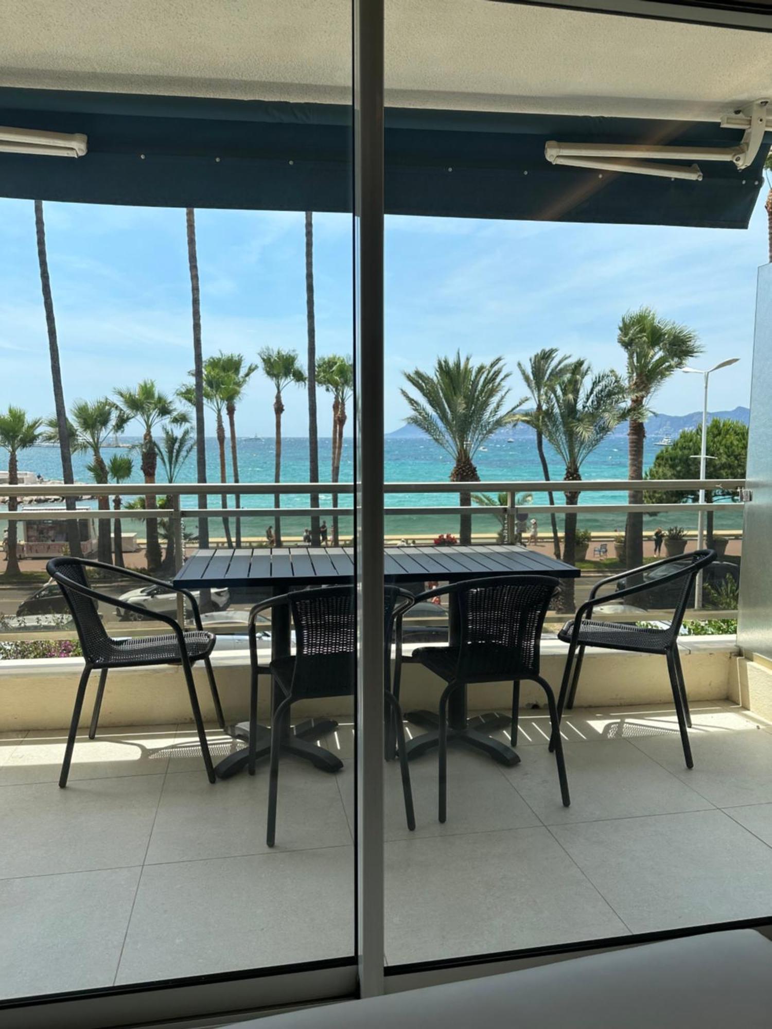 Front de mer, croisette,cannes,prés du Martinez Extérieur photo